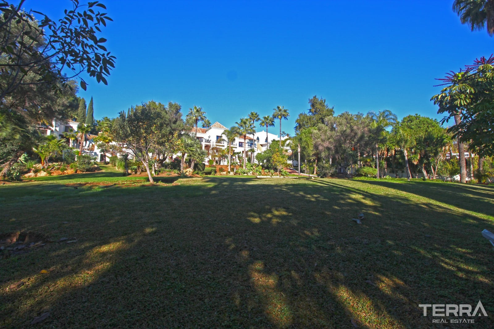 Eksklusiv villa med pool til salg i Paraíso, Benahavís, Spanien - 113976