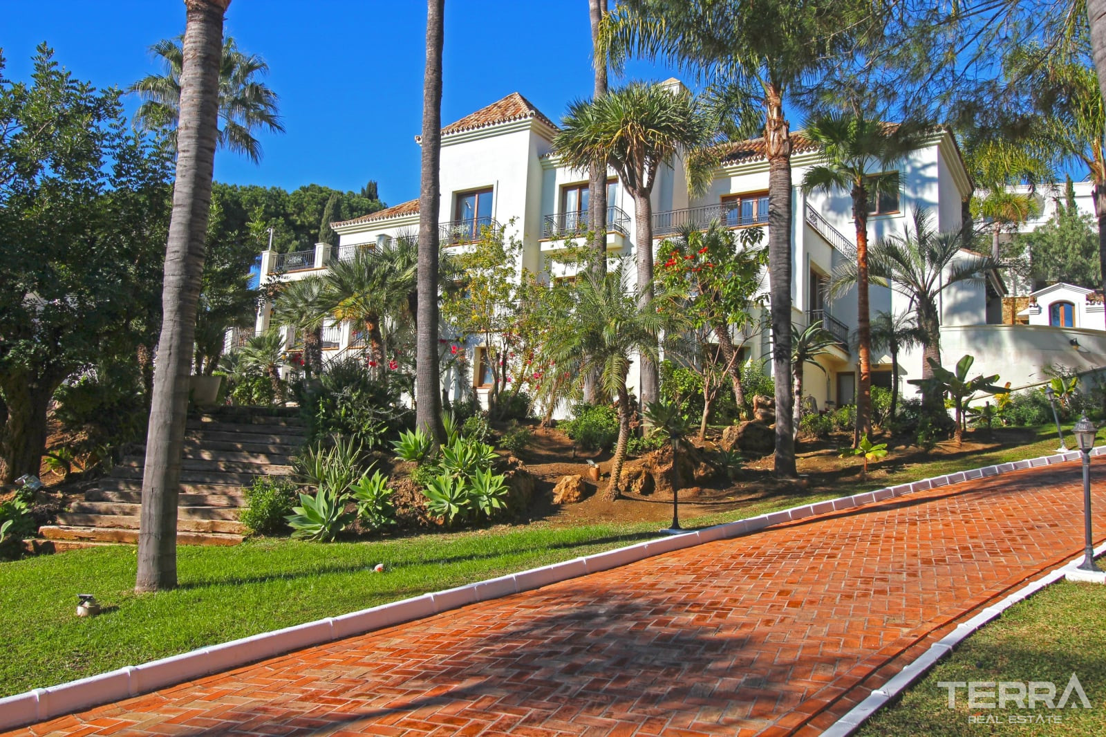 Eksklusiv villa med pool til salg i Paraíso, Benahavís, Spanien - 113977