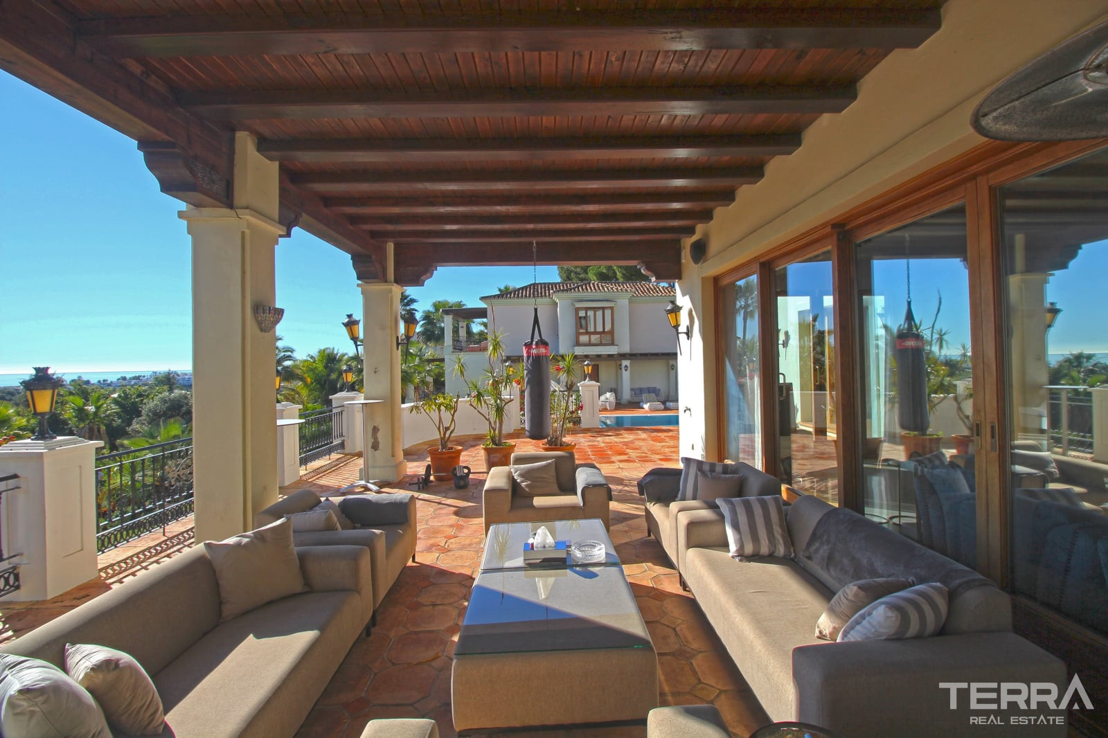 Eksklusiv villa med pool til salg i Paraíso, Benahavís, Spanien - 113978