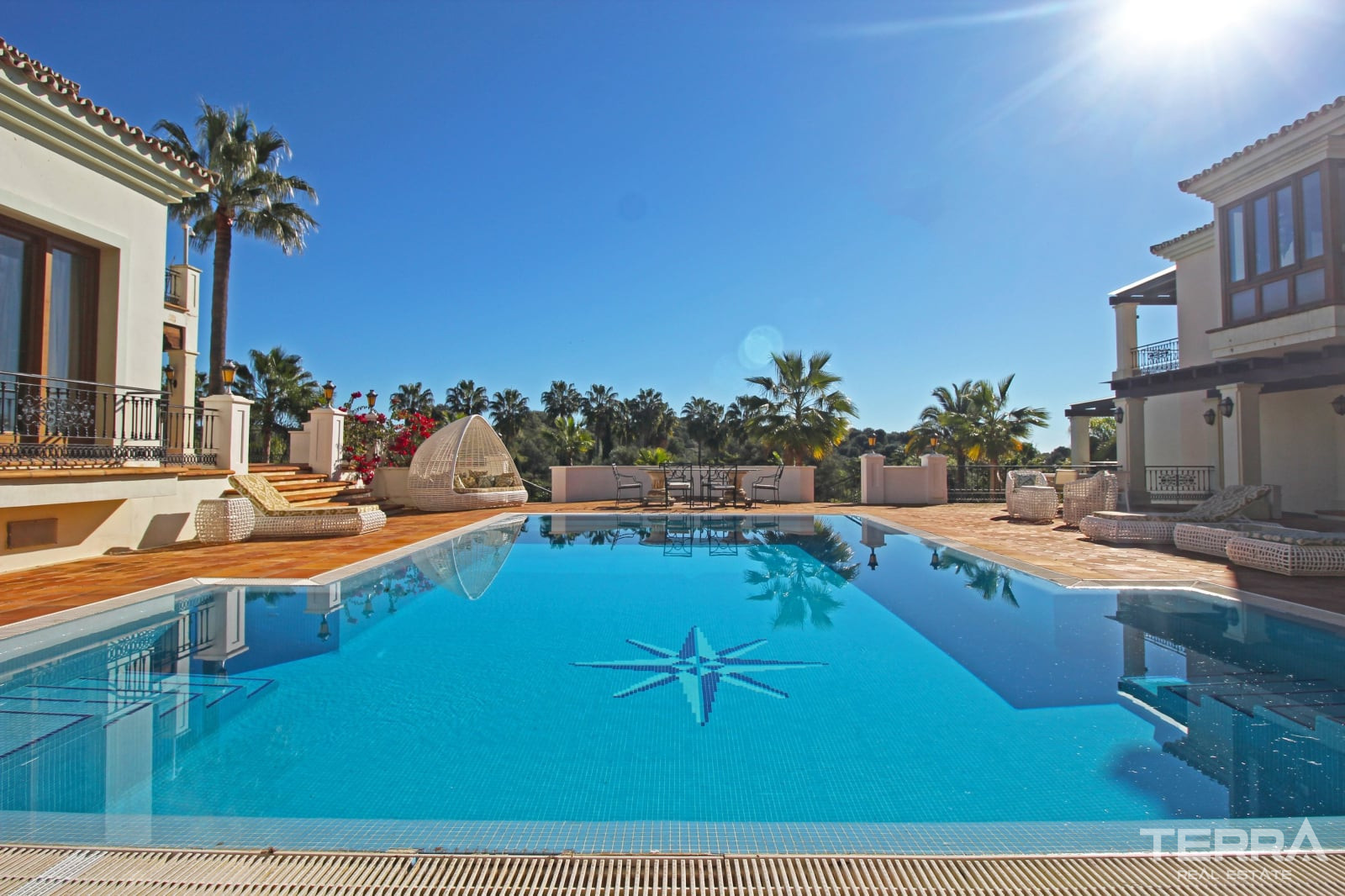 Eksklusiv villa med pool til salg i Paraíso, Benahavís, Spanien - 113980