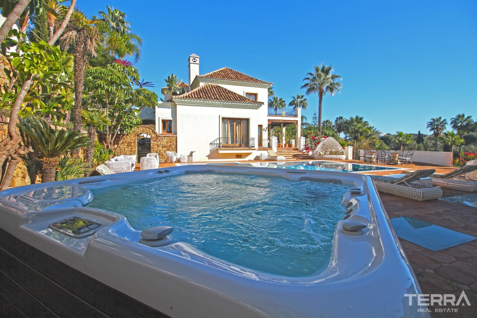 Eksklusiv villa med pool til salg i Paraíso, Benahavís, Spanien - 113981