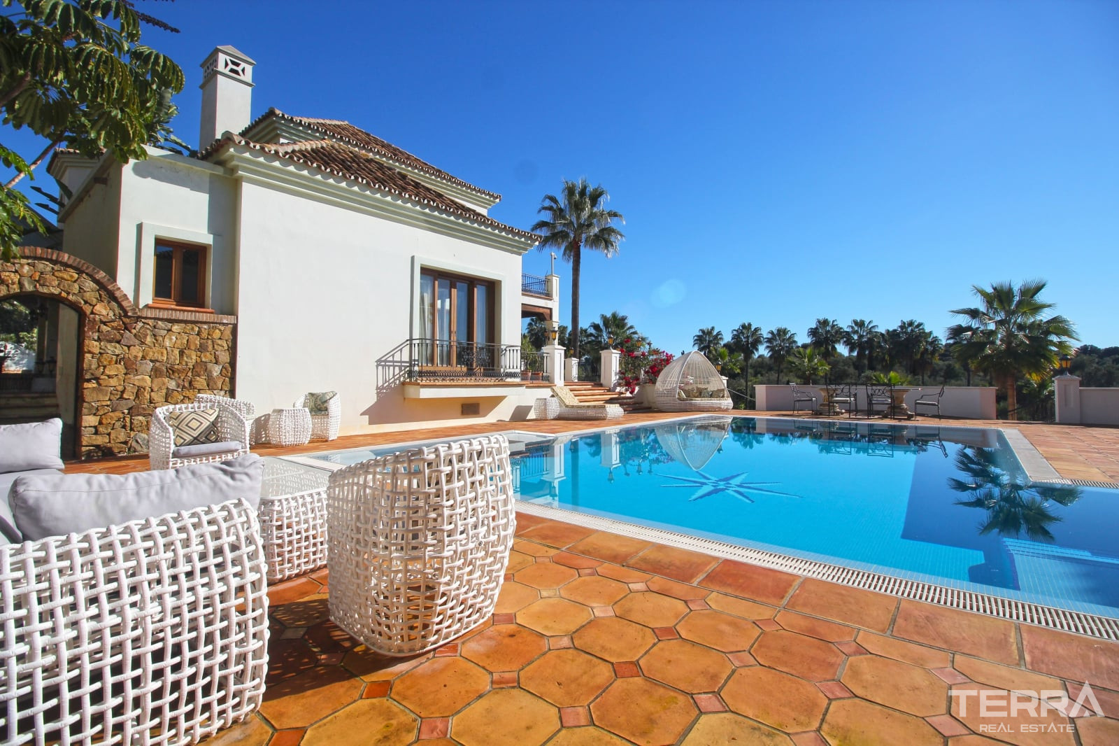 Eksklusiv villa med pool til salg i Paraíso, Benahavís, Spanien - 113982