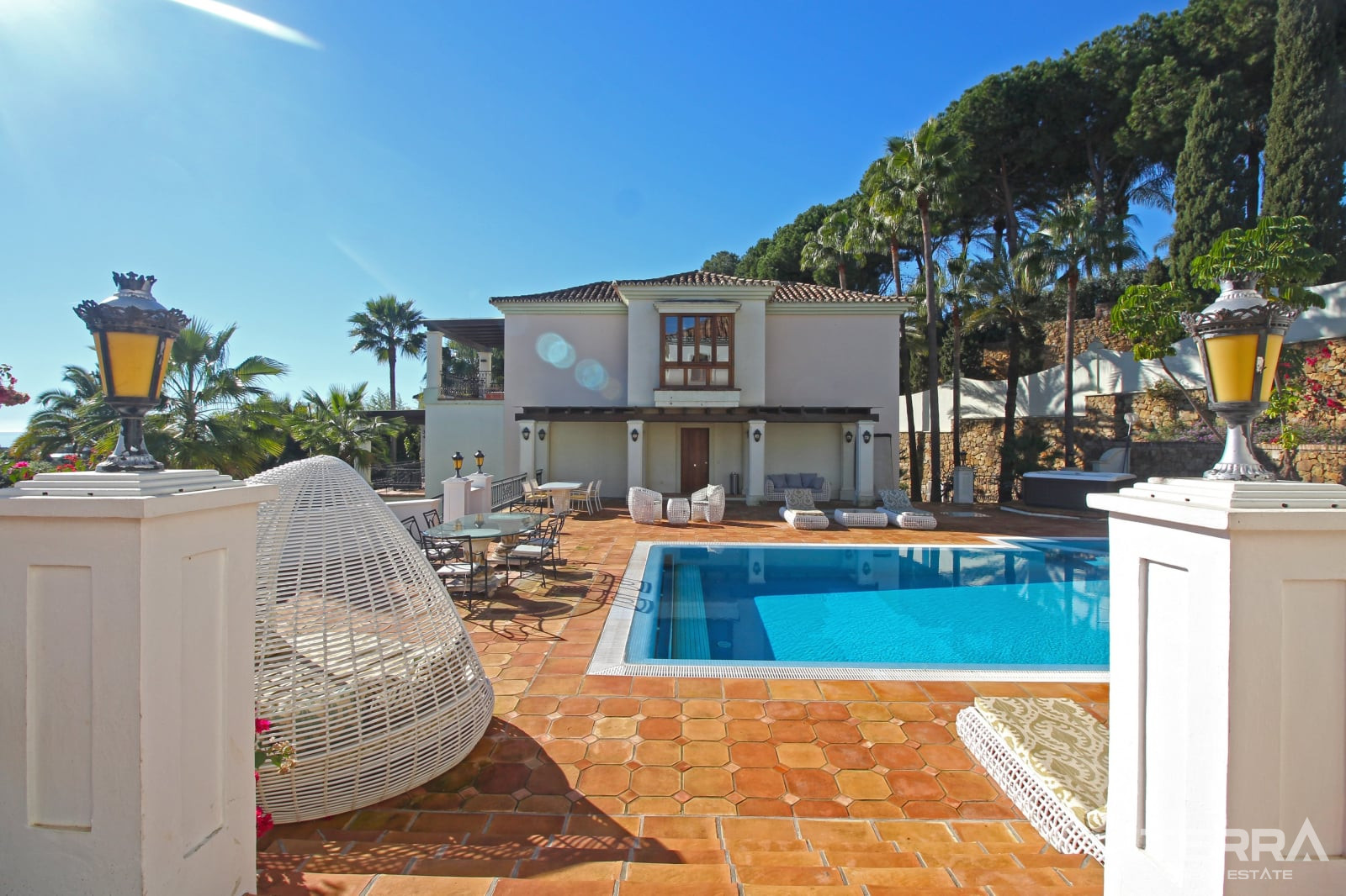 Eksklusiv villa med pool til salg i Paraíso, Benahavís, Spanien - 113986