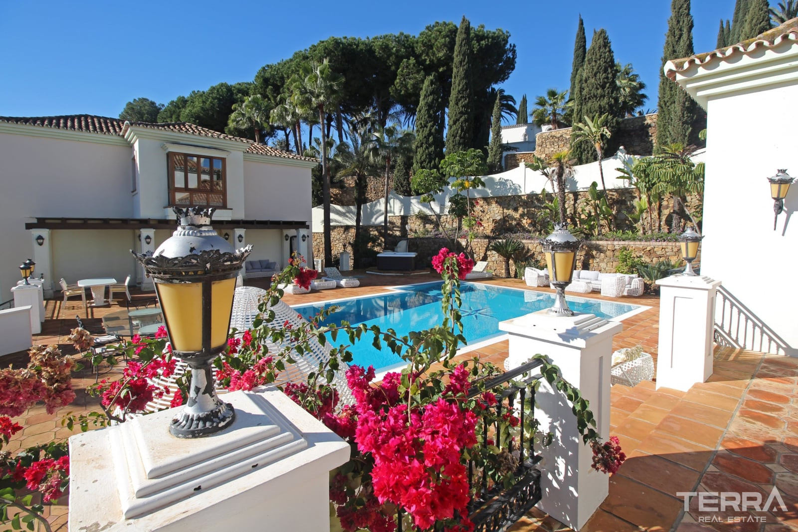 Eksklusiv villa med pool til salg i Paraíso, Benahavís, Spanien - 113987