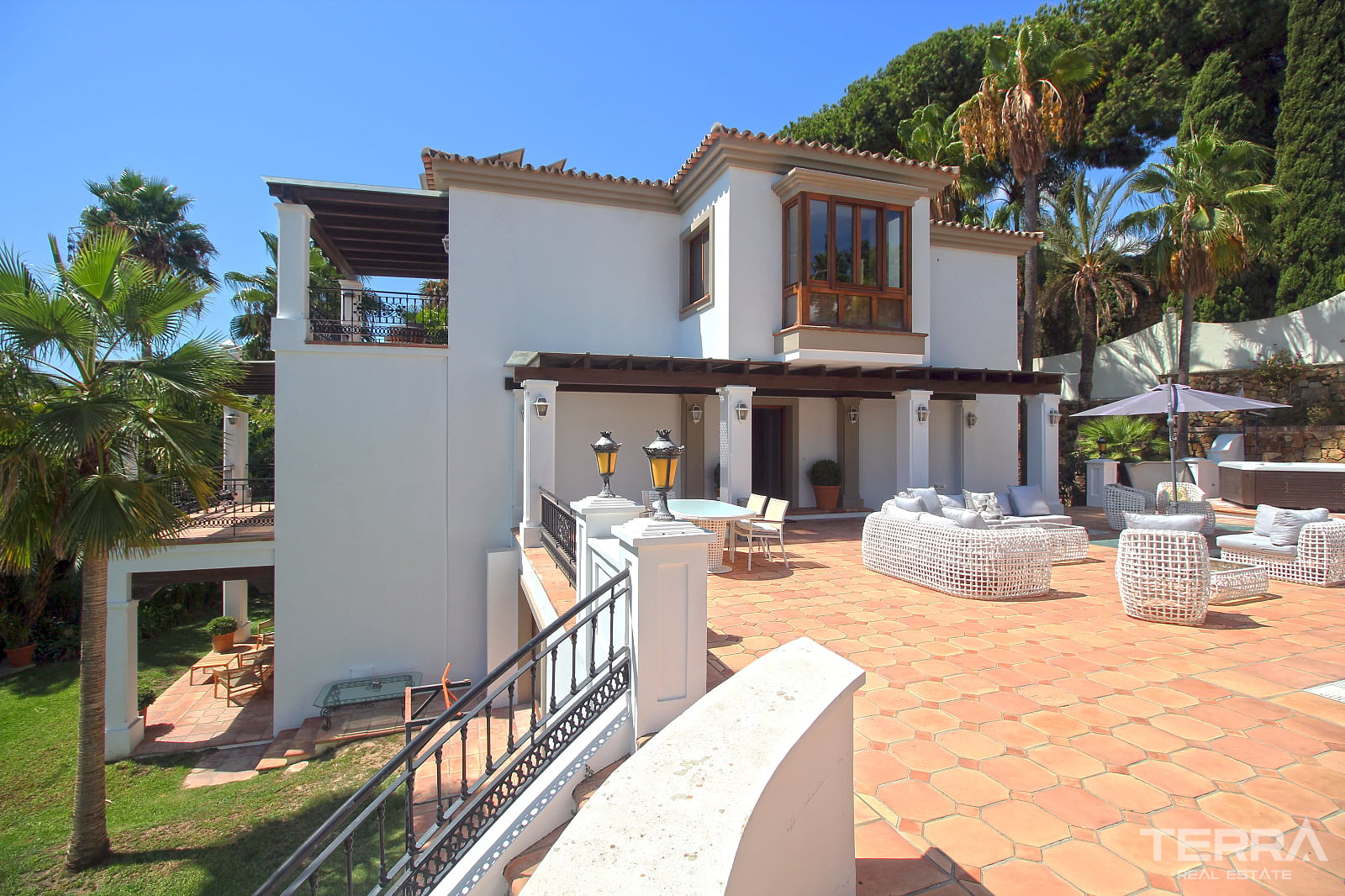 Eksklusiv villa med pool til salg i Paraíso, Benahavís, Spanien - 113989