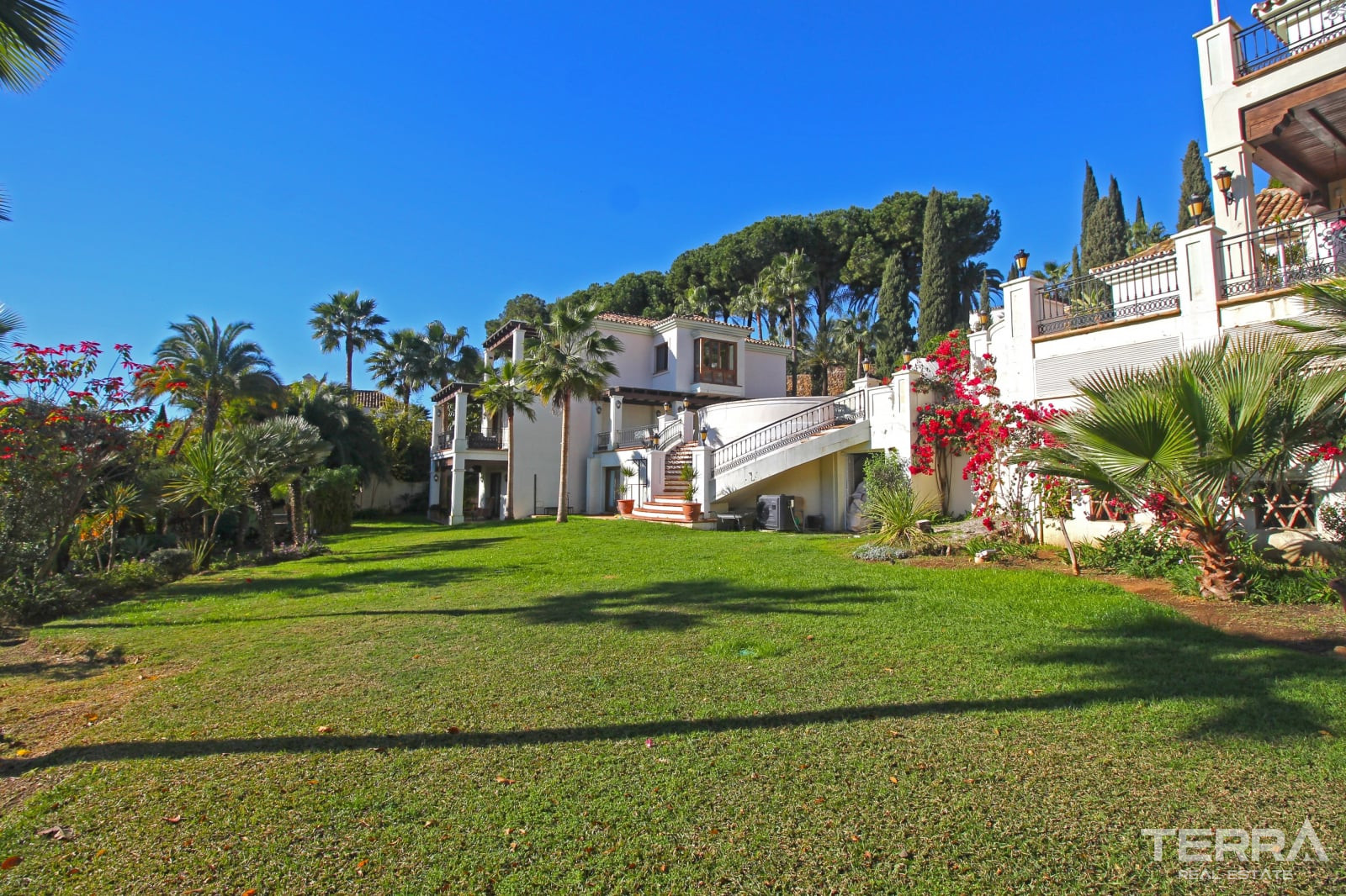 Eksklusiv villa med pool til salg i Paraíso, Benahavís, Spanien - 113991