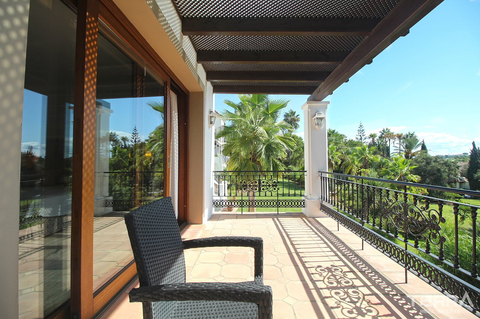 Eksklusiv villa med pool til salg i Paraíso, Benahavís, Spanien - 114028
