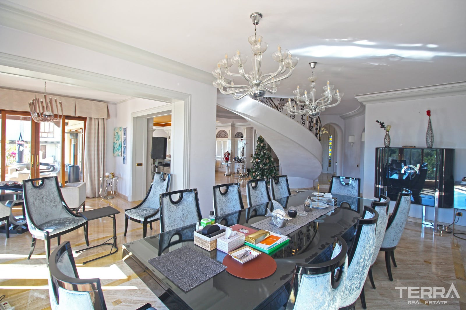 Eksklusiv villa med pool til salg i Paraíso, Benahavís, Spanien - 114053