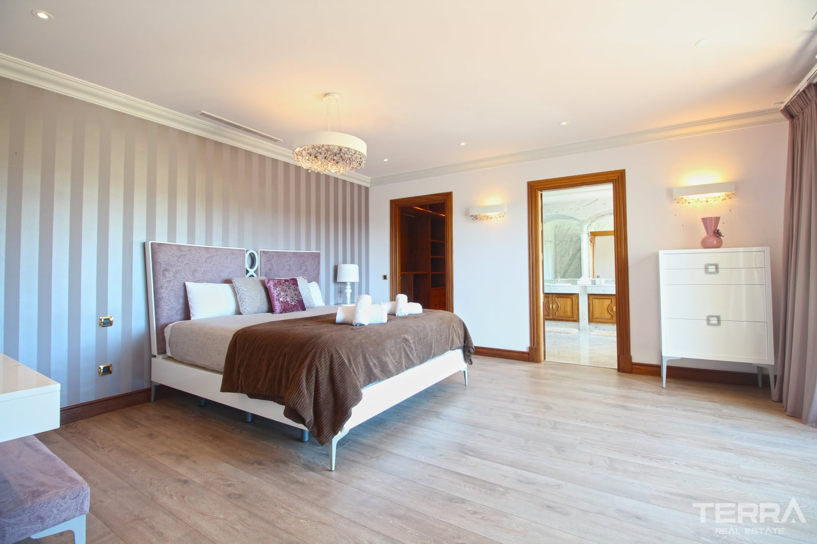 Eksklusiv villa med pool til salg i Paraíso, Benahavís, Spanien - 114076