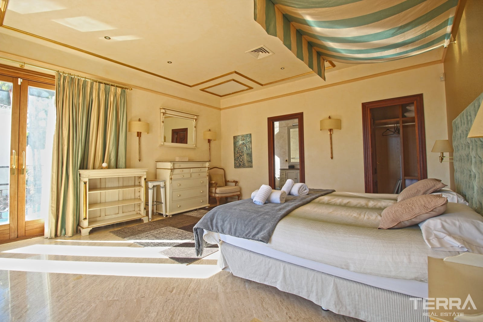 Eksklusiv villa med pool til salg i Paraíso, Benahavís, Spanien - 114080