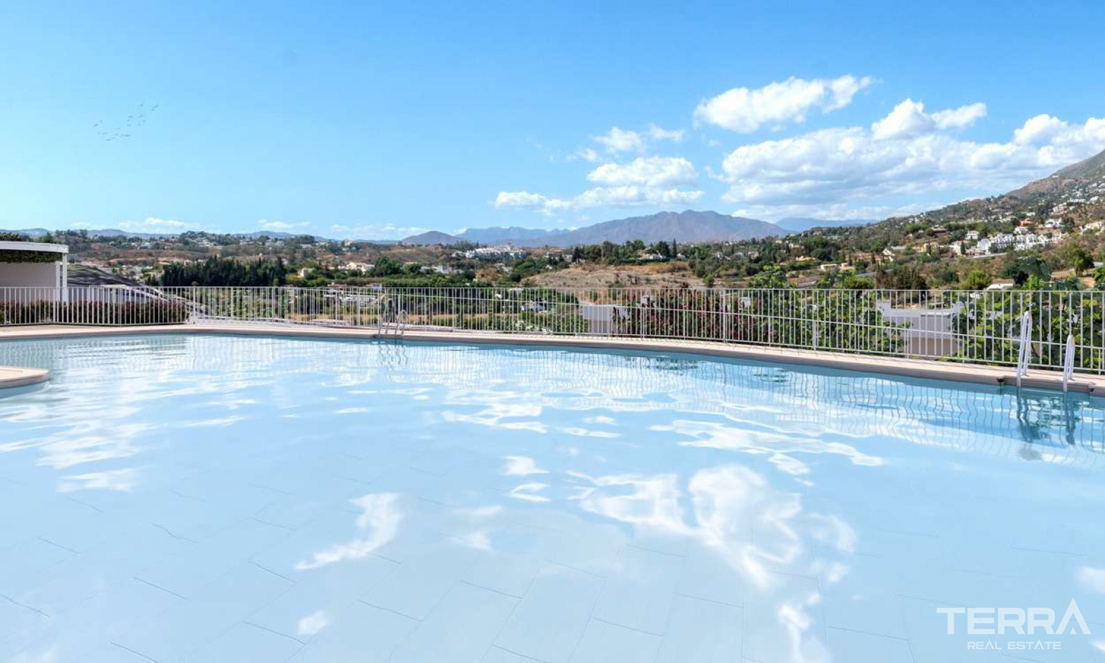 Sea View Apartments for Sale in Fuengirola, Costa del Sol, Spain - 114347