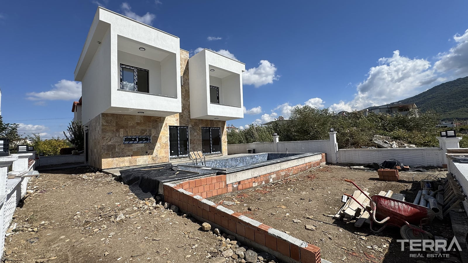 Willa z prywatnym basenem i ogrodem na sprzedaż w Kuşadası, Turcja - 115381