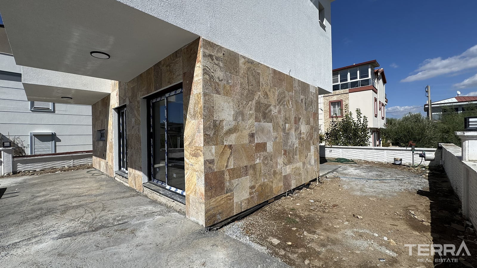 Willa z prywatnym basenem i ogrodem na sprzedaż w Kuşadası, Turcja - 115384