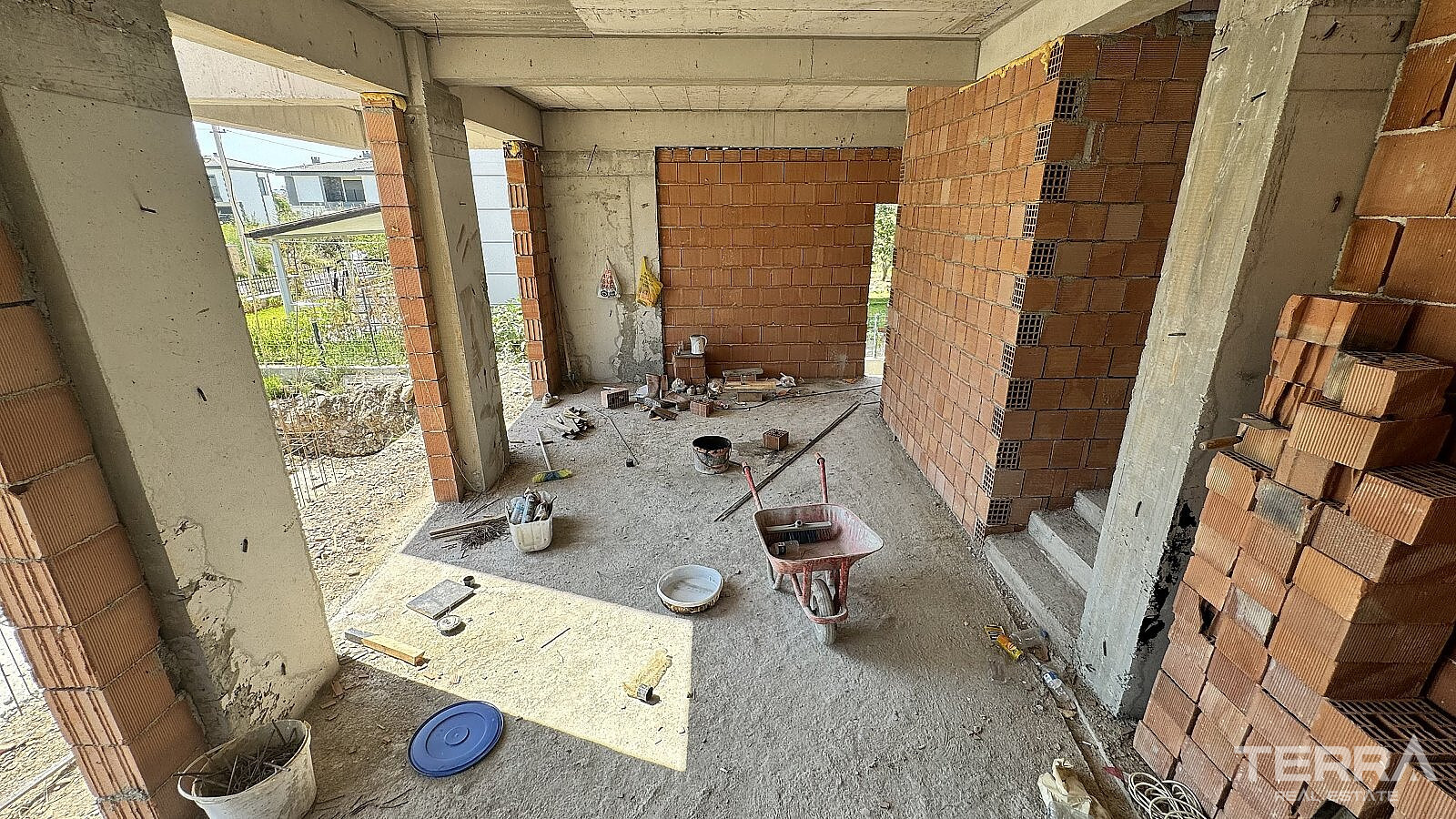 Willa z prywatnym basenem i ogrodem na sprzedaż w Kuşadası, Turcja - 115394