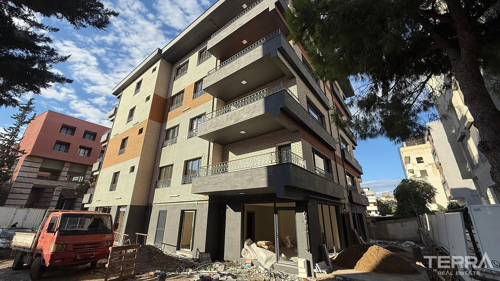 Kuşadası Aydın'da Merkezi Konuma Sahip Sıfır Daireler - 115431