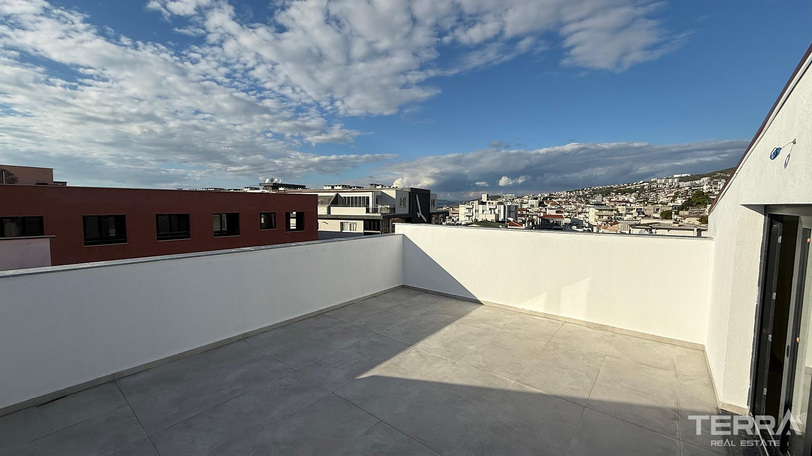 Kuşadası Aydın'da Merkezi Konuma Sahip Sıfır Daireler - 115437
