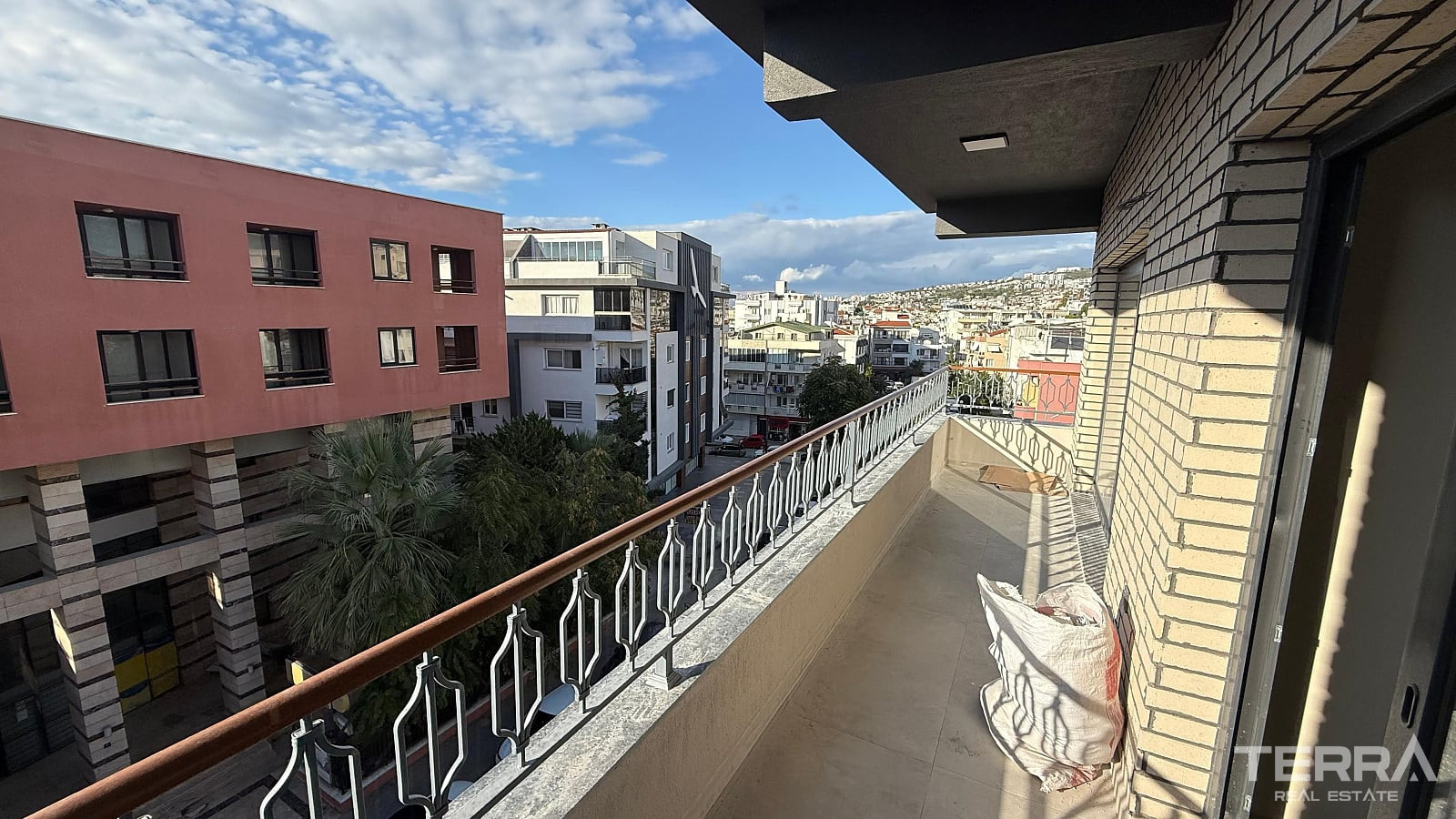Kuşadası Aydın'da Merkezi Konuma Sahip Sıfır Daireler - 115441