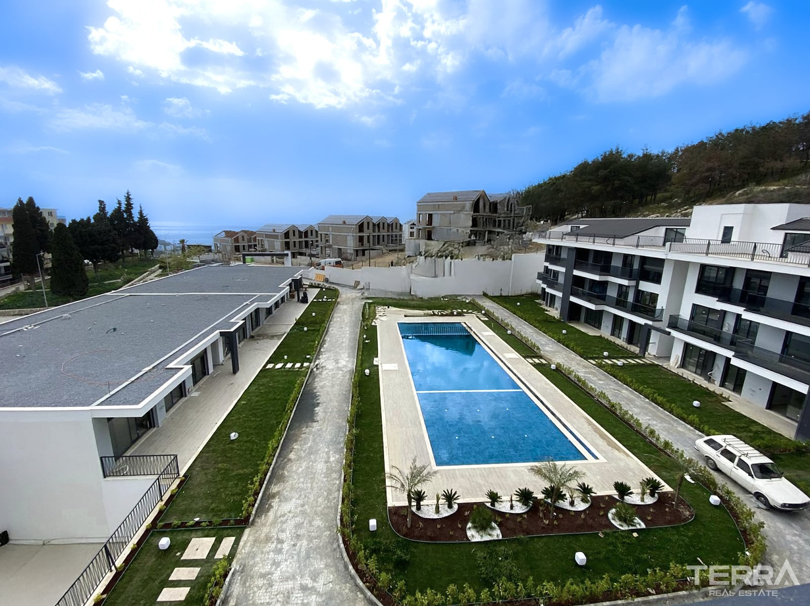 Kuşadası'nda Plaja 1 Km Uzaklıkta Satılık Sıfır Daireler - 115477