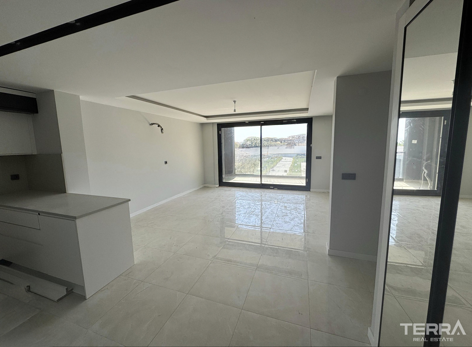 Kuşadası'nda Plaja 1 Km Uzaklıkta Satılık Sıfır Daireler - 115485