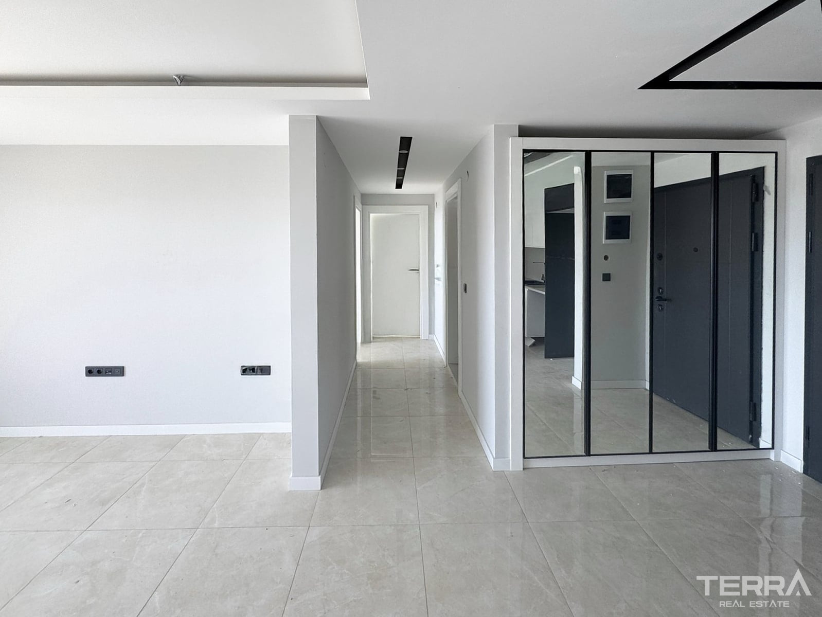 Kuşadası'nda Plaja 1 Km Uzaklıkta Satılık Sıfır Daireler - 115486