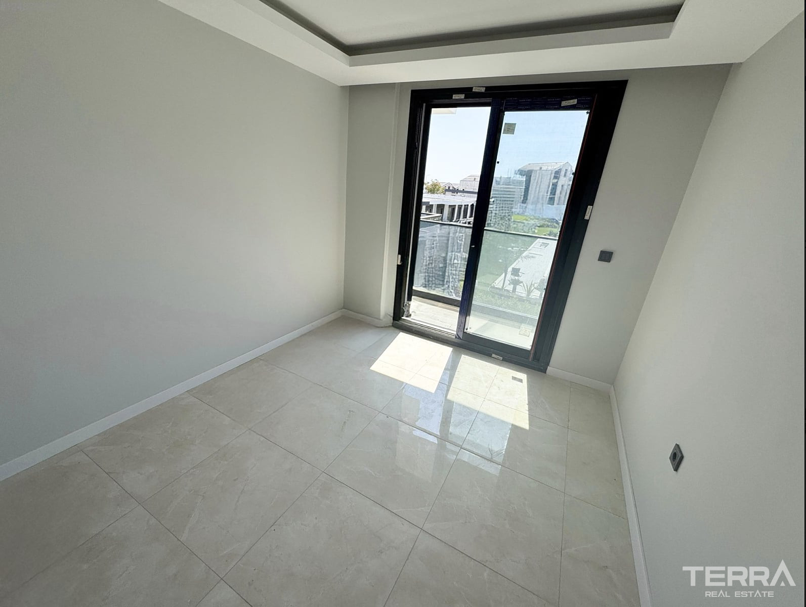 Kuşadası'nda Plaja 1 Km Uzaklıkta Satılık Sıfır Daireler - 115489