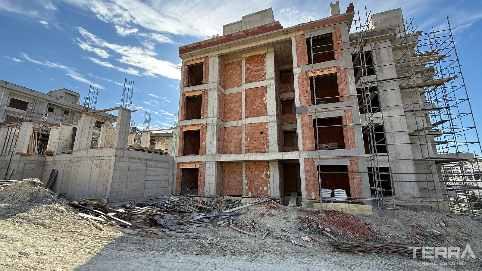 Aydın, Kuşadası'nda Yüzme Havuzlu Sitede Satılık Sıfır Daireler - 115535