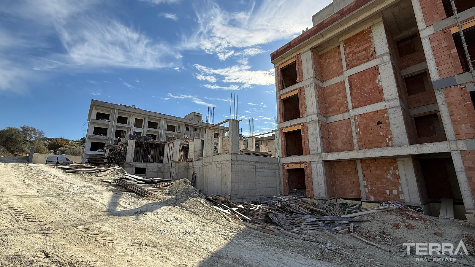Aydın, Kuşadası'nda Yüzme Havuzlu Sitede Satılık Sıfır Daireler - 115536