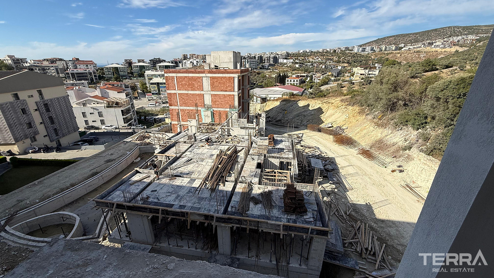 Aydın, Kuşadası'nda Yüzme Havuzlu Sitede Satılık Sıfır Daireler - 115538