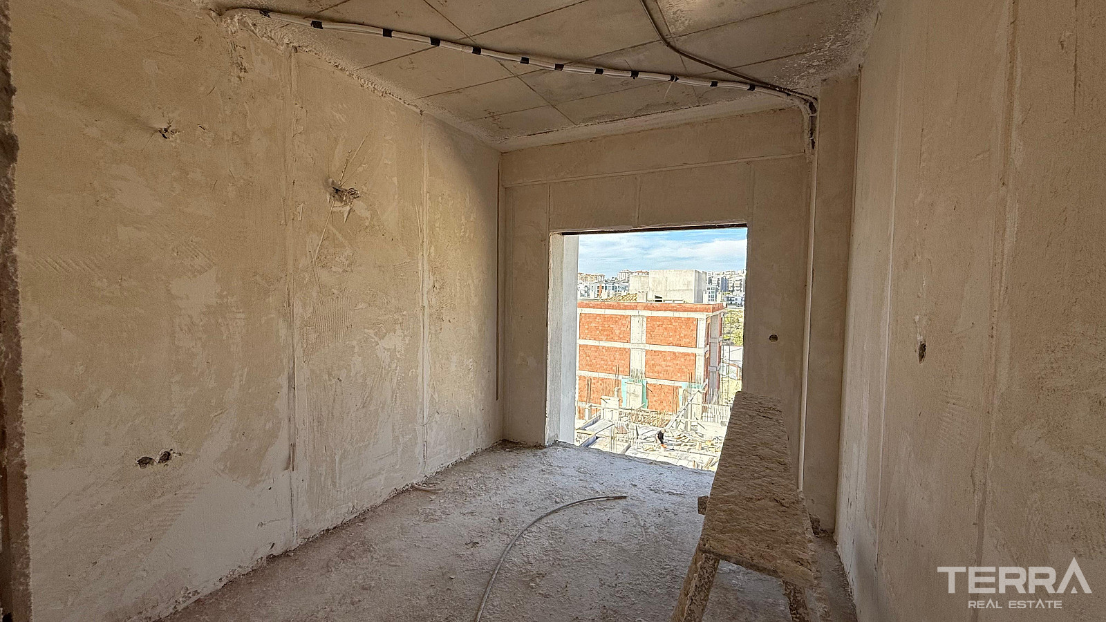 Aydın, Kuşadası'nda Yüzme Havuzlu Sitede Satılık Sıfır Daireler - 115541