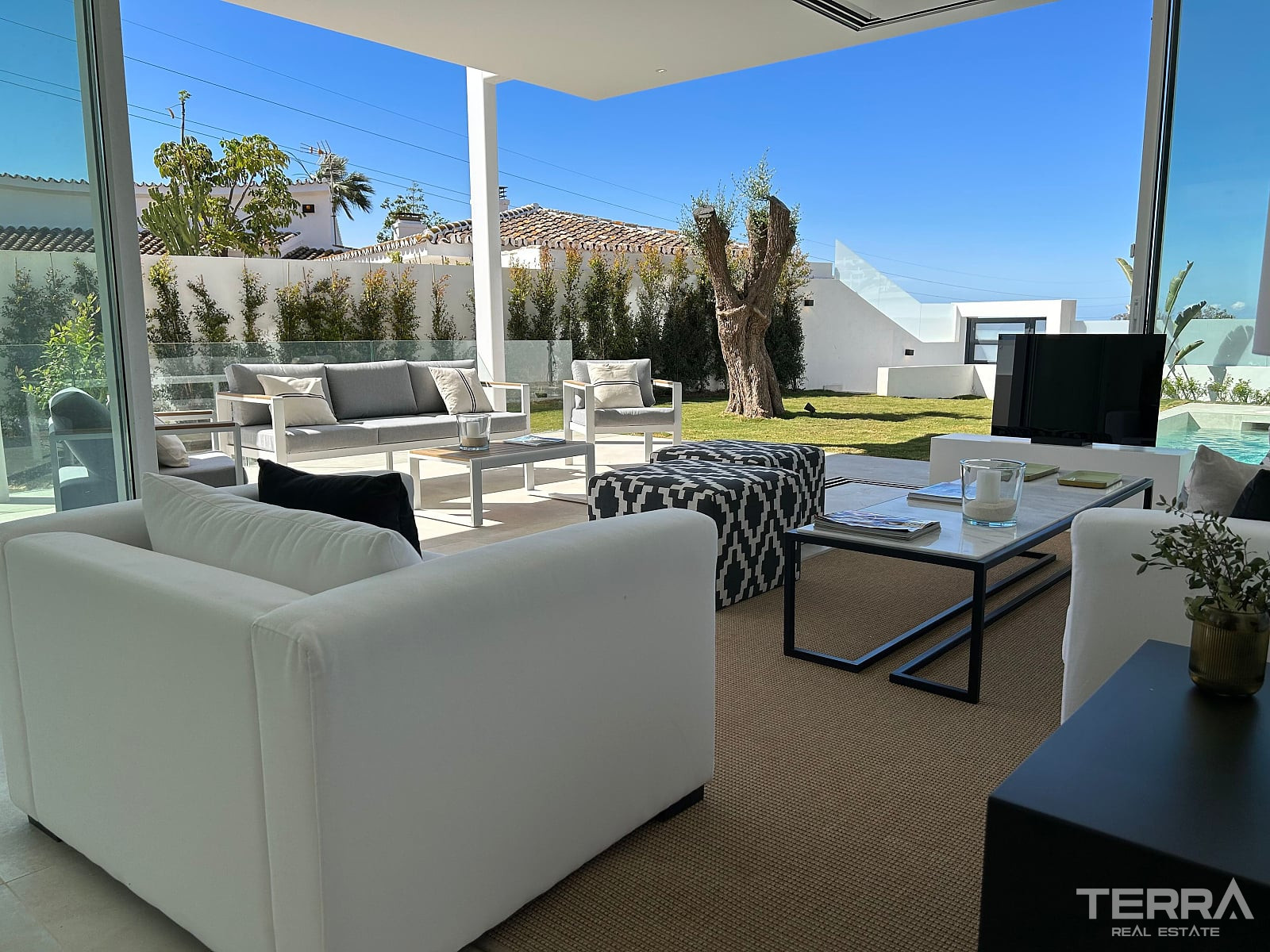 Sea View Villas for Sale in Marbella, Costa del Sol - 116471