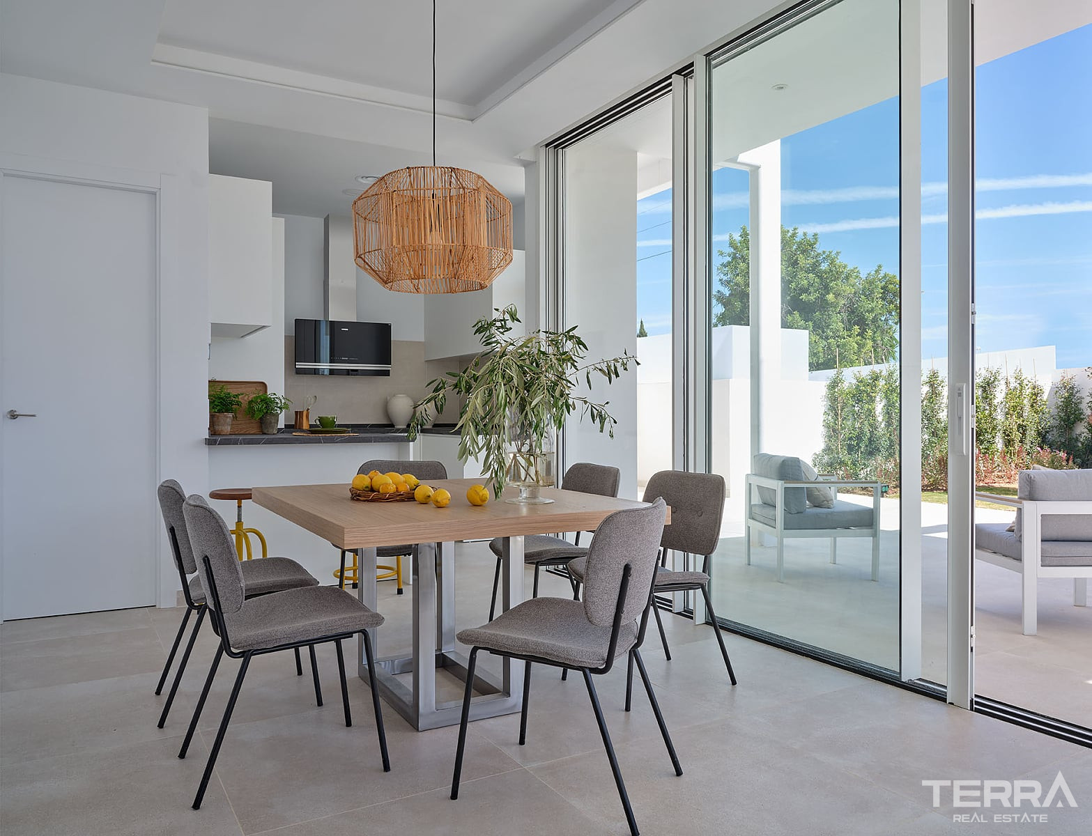 Sea View Villas for Sale in Marbella, Costa del Sol - 116477