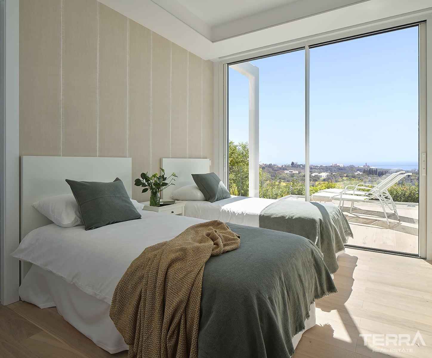 Sea View Villas for Sale in Marbella, Costa del Sol - 116485