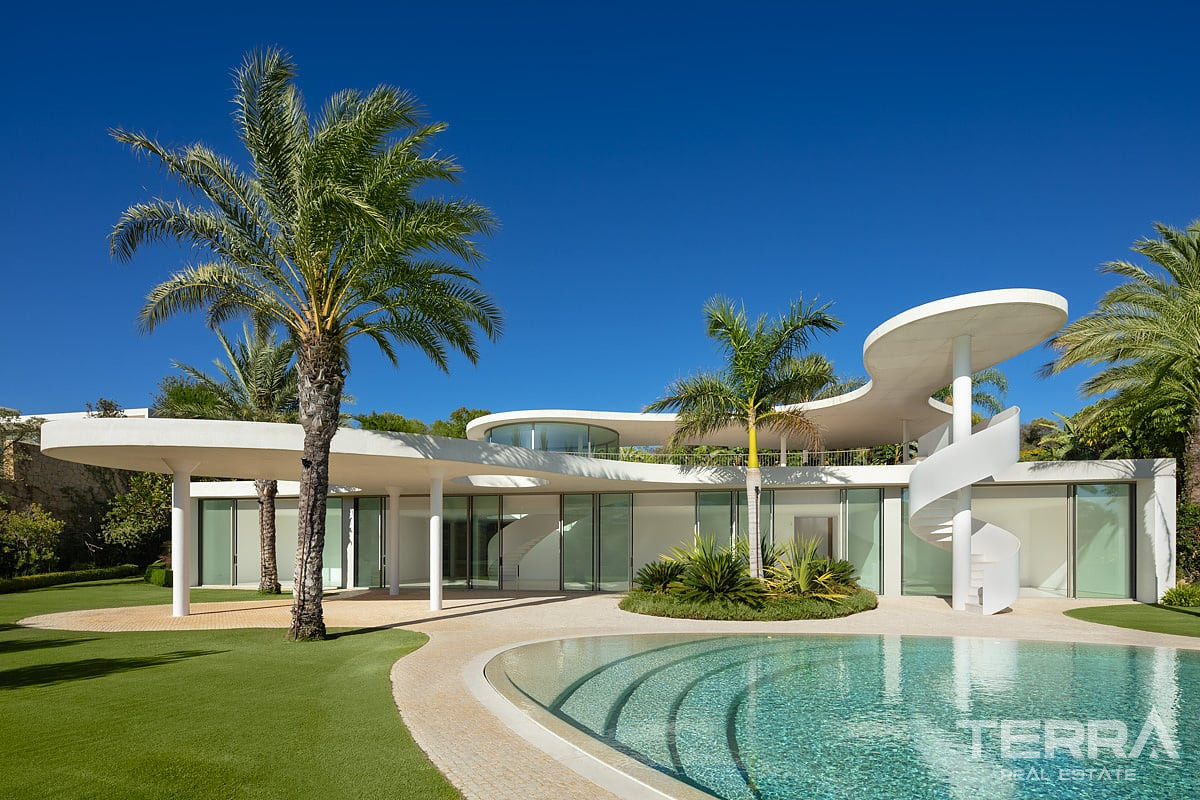 Detached Villa for Sale in Casares, Costa del Sol - 116838