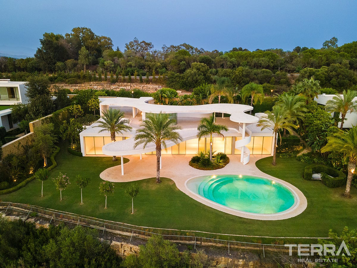 Detached Villa for Sale in Casares, Costa del Sol - 116840