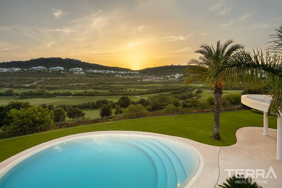 Detached Villa for Sale in Casares, Costa del Sol - 116853