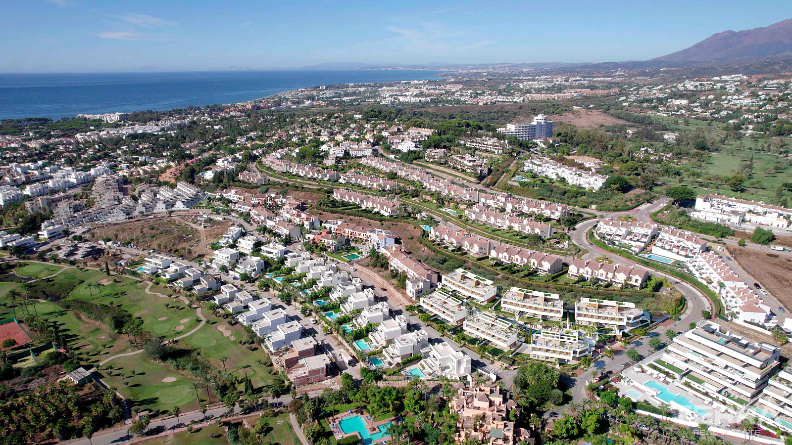 Estepona, Golden Triangle'da Satılık Deniz Manzaralı Villalar - 117017