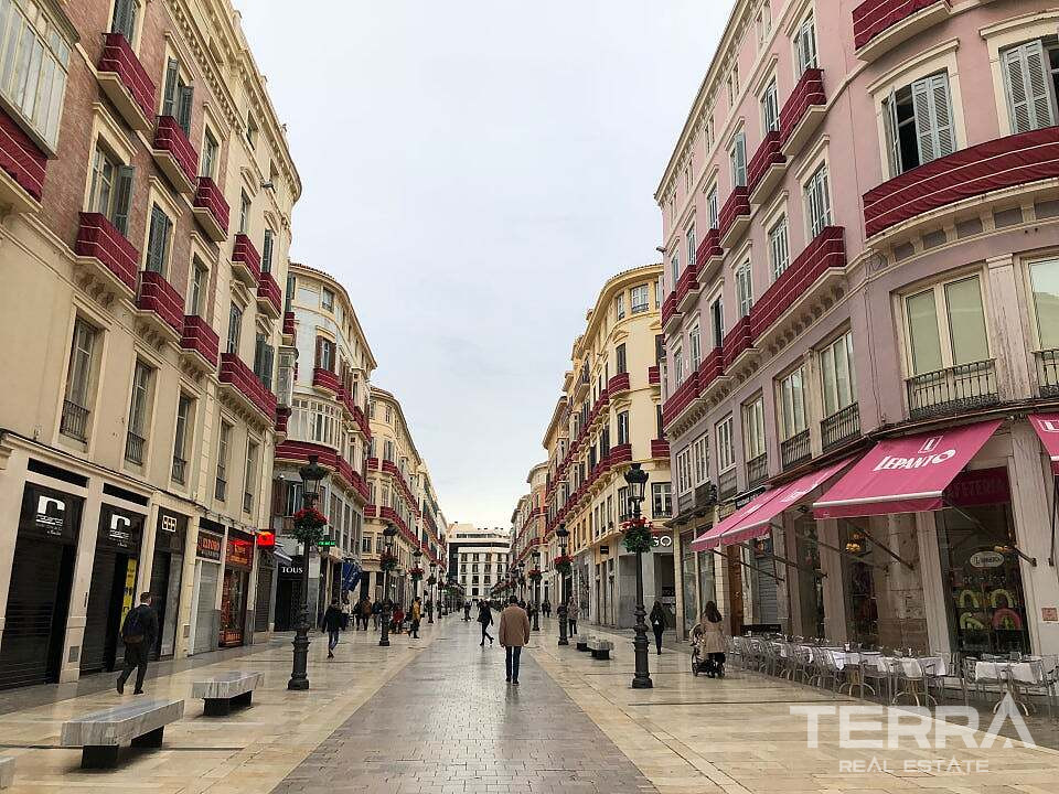 Málaga Merkezde Tamamen Yenilenmiş Masrafsız 2+1 Daire - 117872