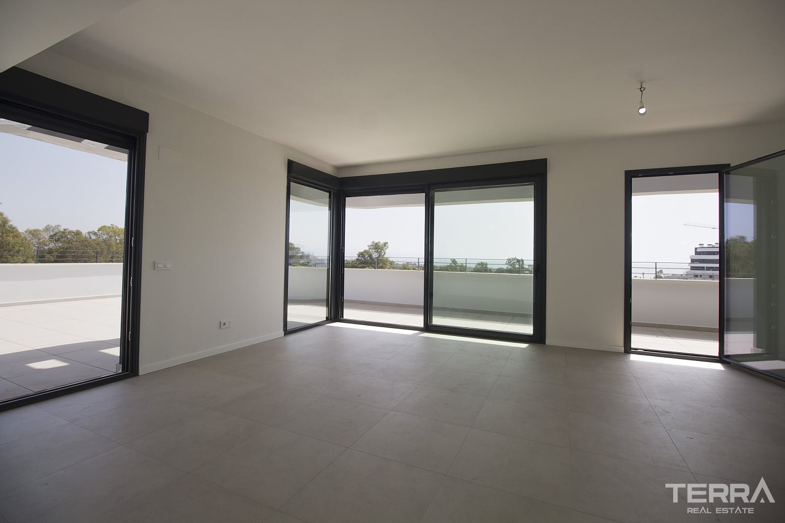 Sea View Apartment for Sale in Torremolinos, Costa del Sol - 118391