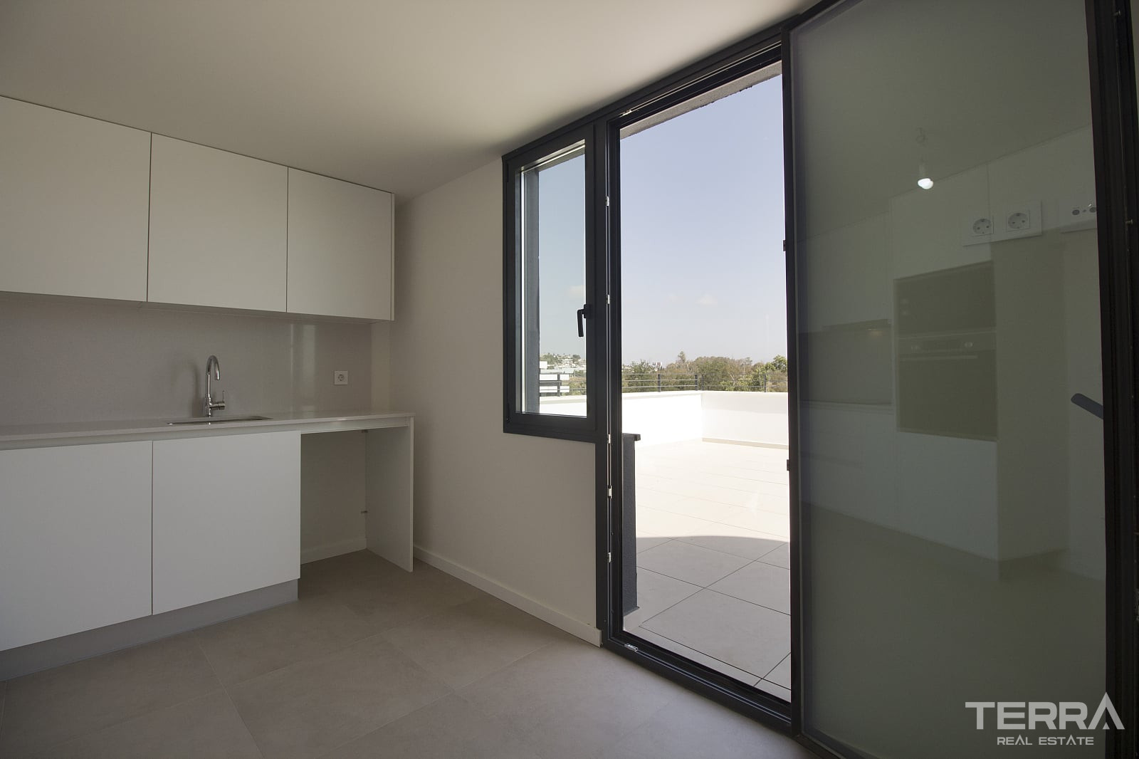 Sea View Apartment for Sale in Torremolinos, Costa del Sol - 118394