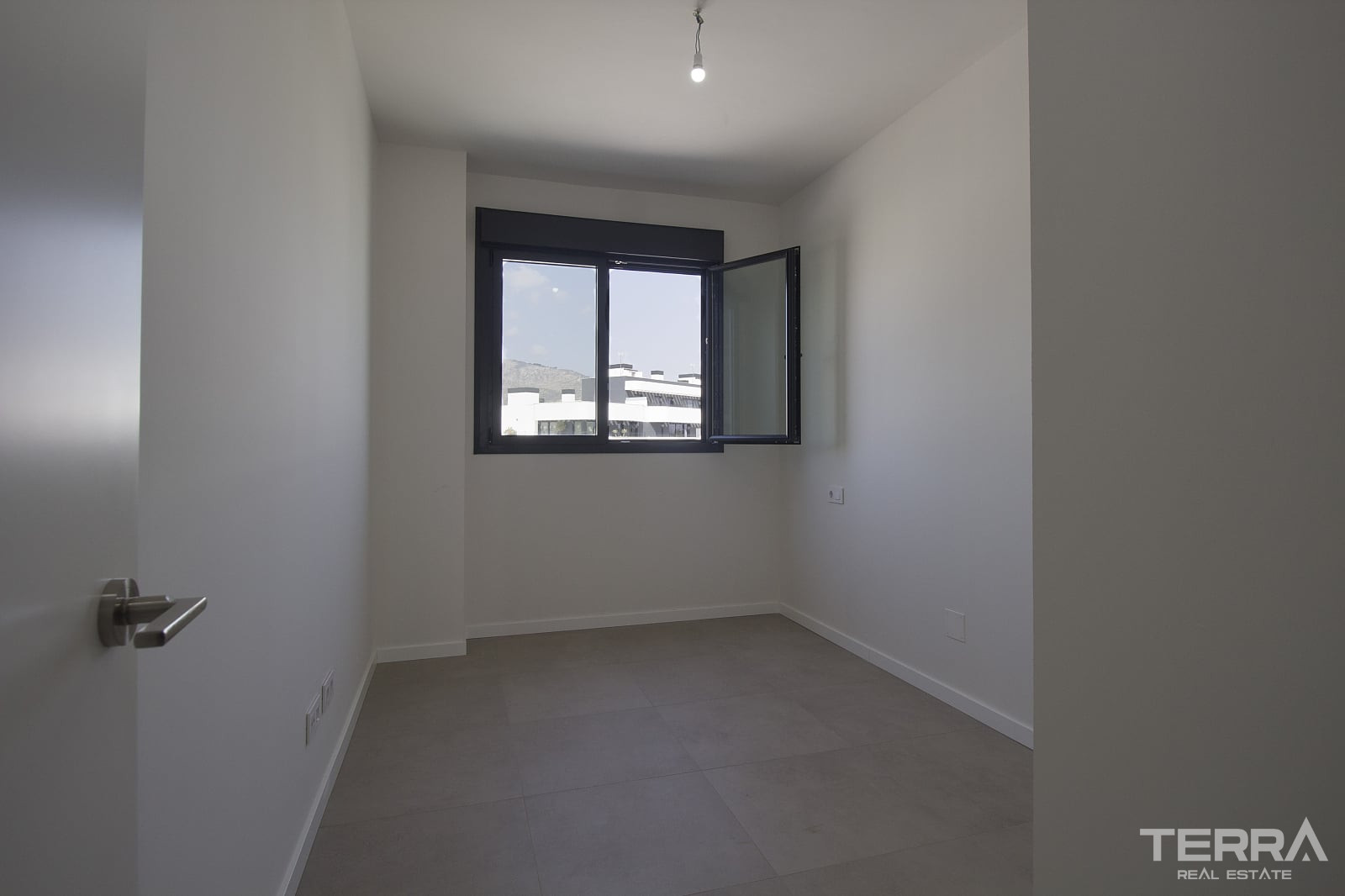 Sea View Apartment for Sale in Torremolinos, Costa del Sol - 118399