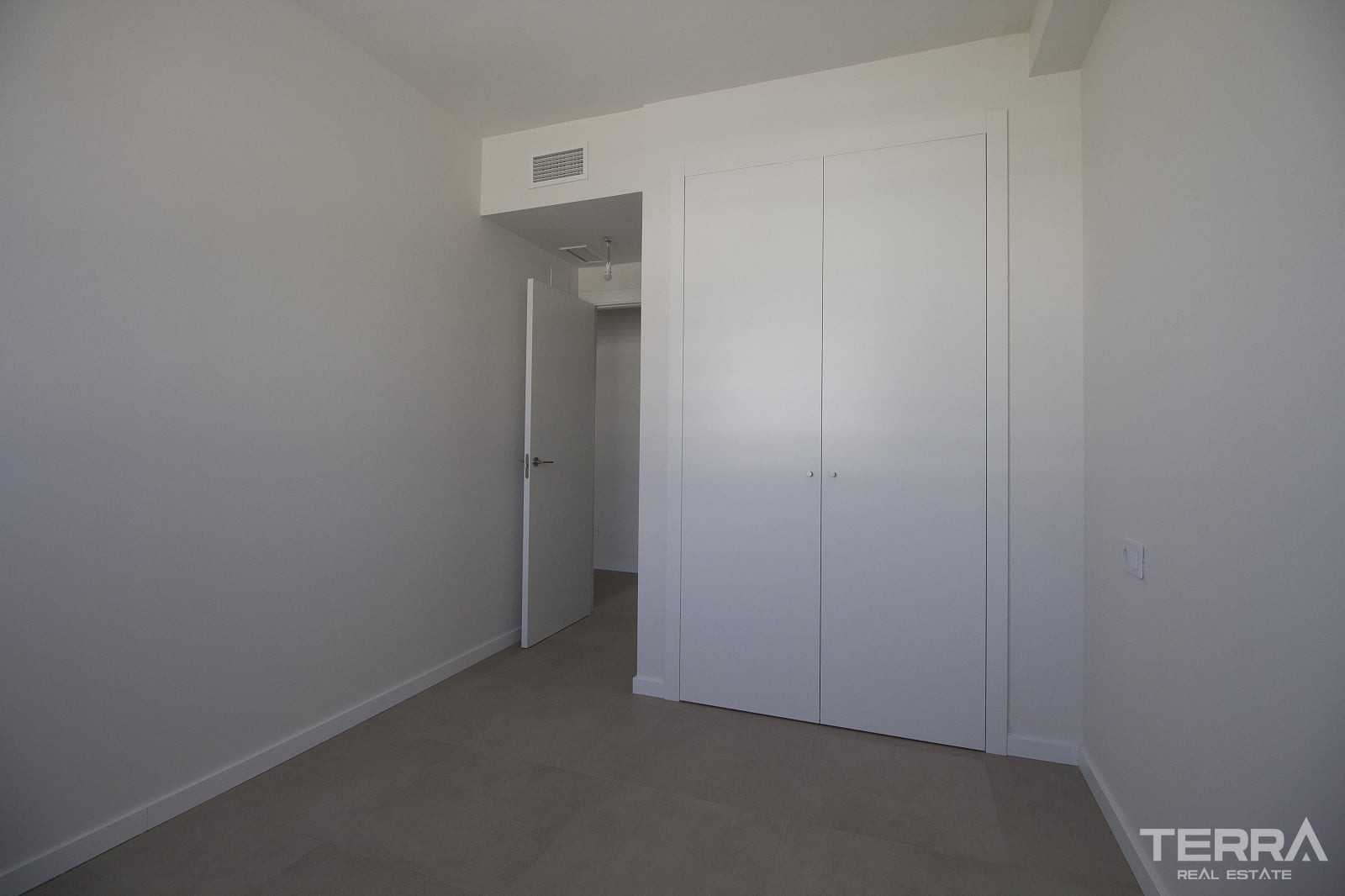 Sea View Apartment for Sale in Torremolinos, Costa del Sol - 118401