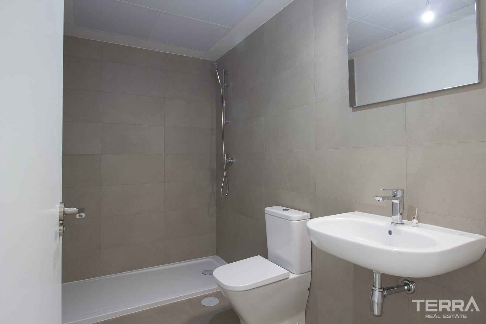 Sea View Apartment for Sale in Torremolinos, Costa del Sol - 118402