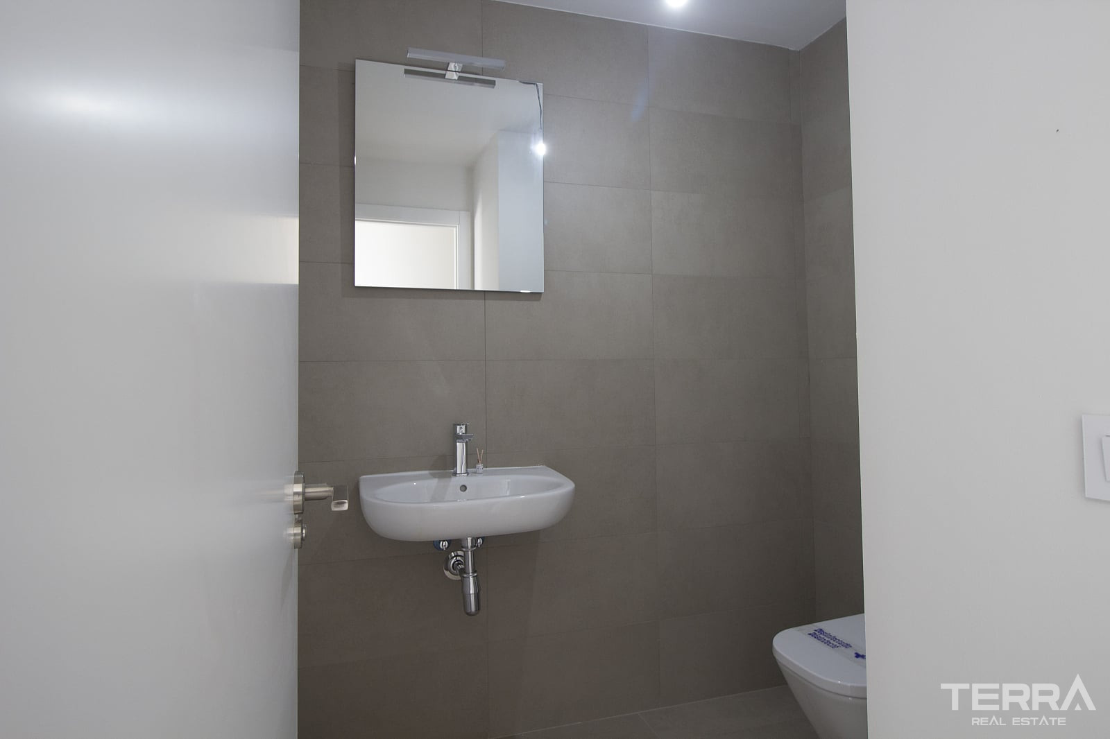 Sea View Apartment for Sale in Torremolinos, Costa del Sol - 118403