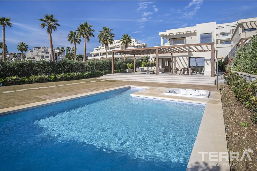 Beachfront Villa for Sale in Estepona, Costa del Sol - 118507