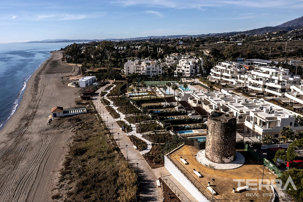 Beachfront Villa for Sale in Estepona, Costa del Sol - 118508