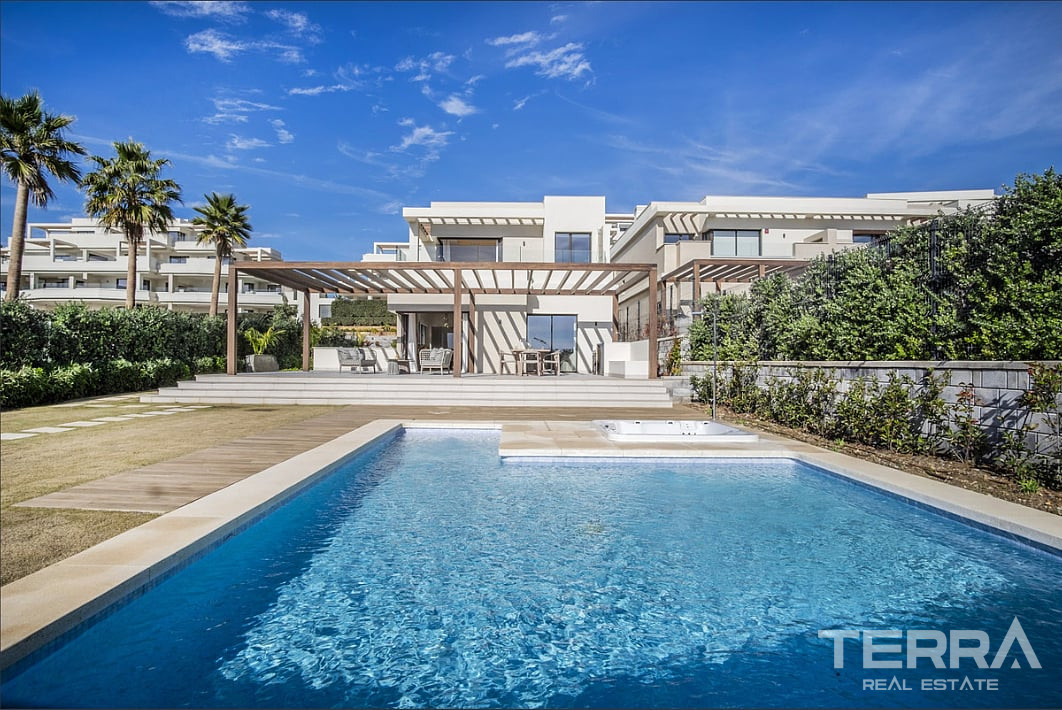 Beachfront Villa for Sale in Estepona, Costa del Sol - 118509