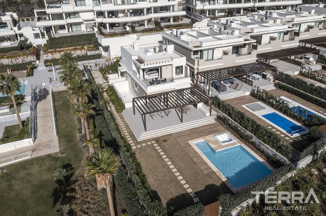 Beachfront Villa for Sale in Estepona, Costa del Sol - 118510