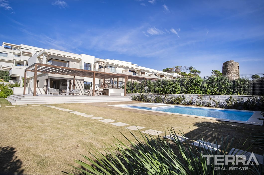 Beachfront Villa for Sale in Estepona, Costa del Sol - 118512