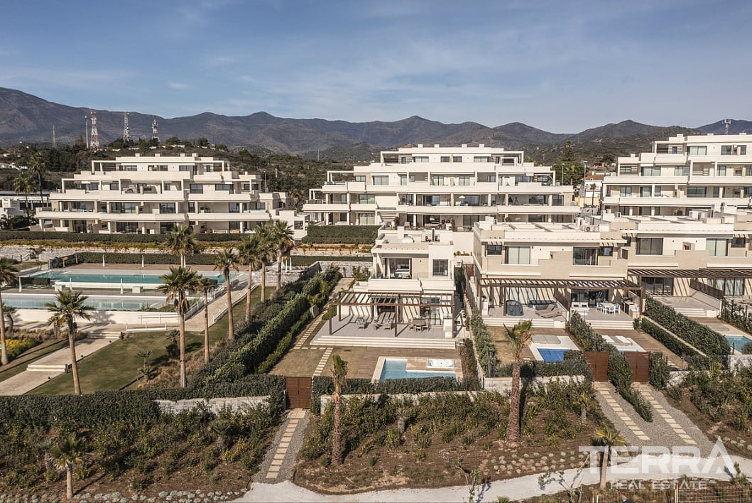 Beachfront Villa for Sale in Estepona, Costa del Sol - 118513