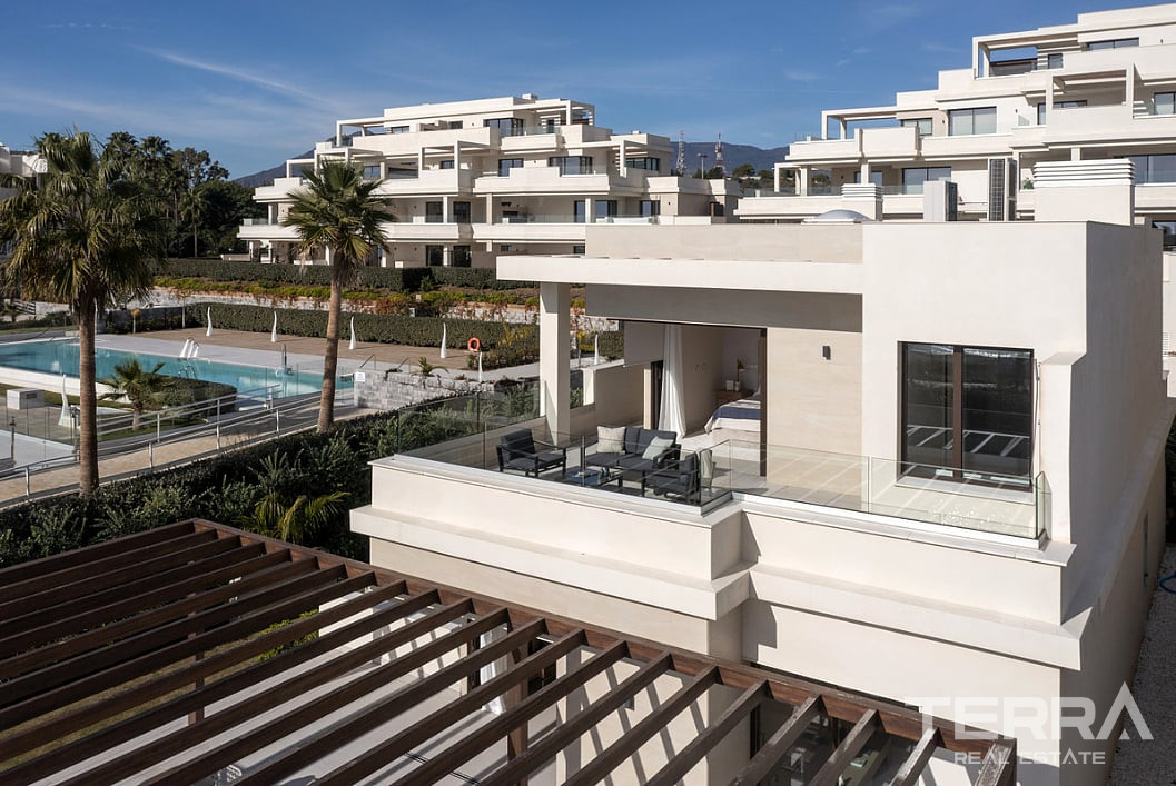 Beachfront Villa for Sale in Estepona, Costa del Sol - 118515